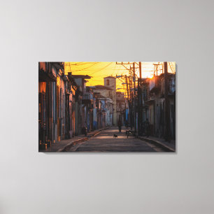 Impressão Em Tela Nascer do sol sobre a rua da cidade de Camaguey,