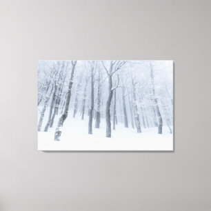 Impressão Em Tela Neve coberta de floresta congelada no inverno