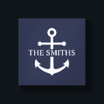 Impressão Em Tela Nome da Família Personalizada Âncora Azul do Marin<br><div class="desc">Design náutica personalizada com uma âncora branca com o nome da sua família personalizada em uma fonte serif clássica em fundo azul marinho. Um sotaque versátil e inspirado na costa, perfeito para melhorar o estilo da casa de praia, a vida em casa de lago, a decoração à beira-mar, ou como...</div>