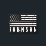 Impressão Em Tela Nome Personalizado Sinalizador de Bombeiro Vestido<br><div class="desc">Um embrulho de canvas em estilos angustiados com uma fina linha vermelha bandeira americana indicativa de profissionais de bombeiros. Por baixo, este é um lugar para o seu nome ou para o seu nome de destinatário de presentes. Não se esqueça de seguir estas instruções para se certificar de que o...</div>