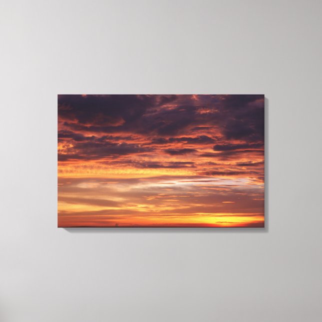 Impressão Em Tela Nuvens negras no céu laranja estampado (Frente)
