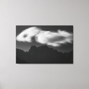 Impressão Em Tela Nuvens sobre a silhueta das montanhas