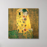 Impressão Em Tela O Beijo de Gustav Klimt<br><div class="desc">O Beijo (Lovers) foi pintado pelo pintor simbolista austríaco Gustav Klimt entre 1908 e 1909, ponto alto de seu "Período do Ouro", quando pintou várias obras em estilo semelhante. Um quadrado perfeito, a canvas retrata um abraço de casal, seus corpos entrelaçados em vestes elaborados decorados em um estilo influenciado tanto...</div>