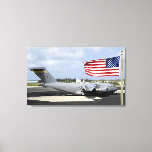 Impressão Em Tela O C-17 Globemaster III senta-se no flightline