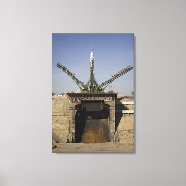 Impressão Em Tela O foguete Soyuz é erguido na posição 2 (Frente)