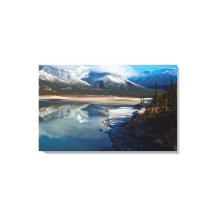 O rio Athabasca no Parque Nacional Jasper