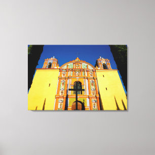 Impressão Em Tela Opinião de baixo ângulo da igreja ornamentado