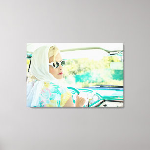 Impressão Em Tela Os anos 50 retros modelo conduzindo um carro de