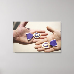 Impressão Em Tela Os receptores de Purple Heart indicam suas