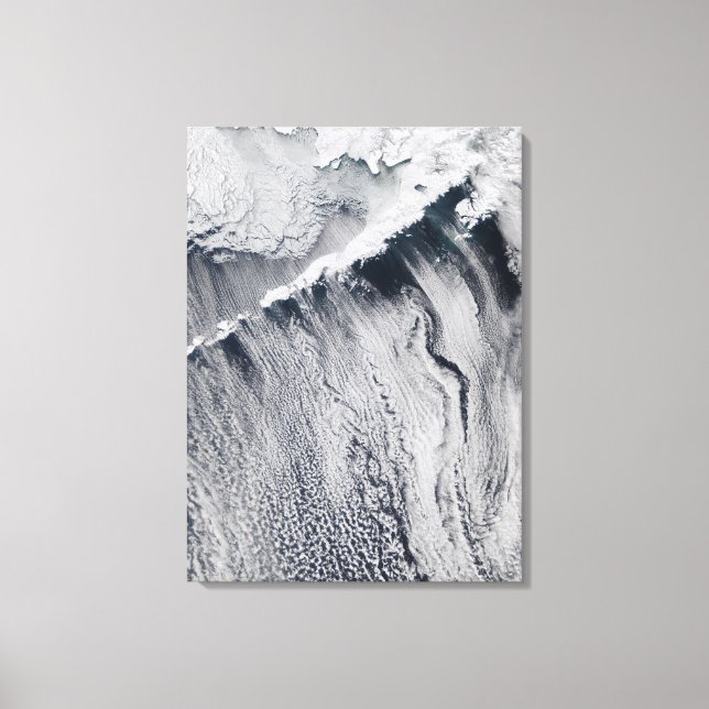 Impressão Em Tela Padrões em nuvem visíveis sobre a ilha de Aleutas (Frente)