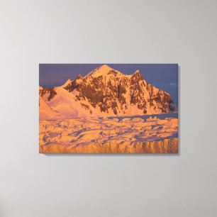 Impressão Em Tela paisagem montanhosa glacial congelada ao longo da