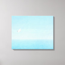 Pássaro voando sobre o Oceano no Havaí