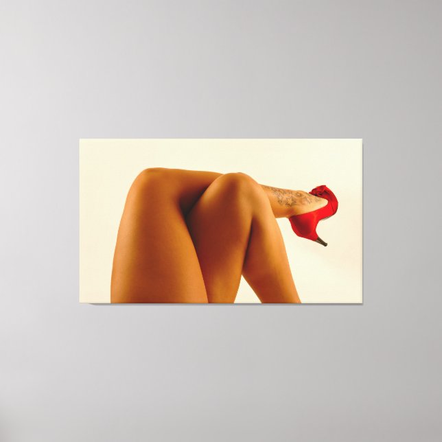 Impressão Em Tela Pernas negras cruzadas de mulher com salto vermelh (Frente)