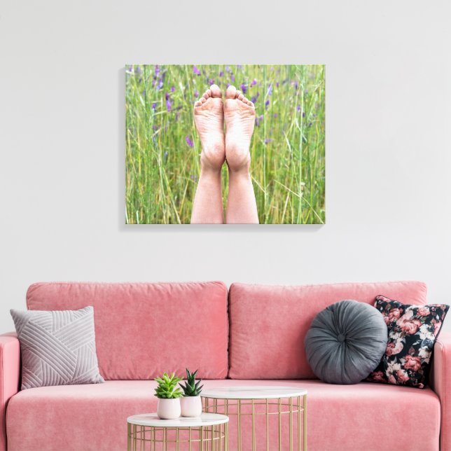 Impressão Em Tela pés descalços em flores silvestres do prado (Insitu(Sala de estar))