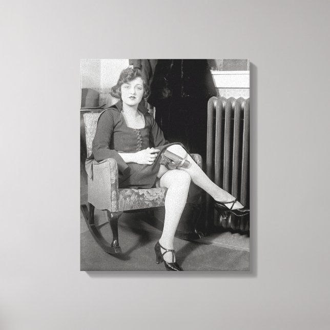 Impressão Em Tela Pistola escondida no jardim, 1922 (Frente)