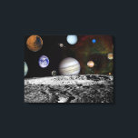 Impressão Em Tela Planetas do Sistema Solar no espaço<br><div class="desc">Planetas do Sistema Solar em telas espaciais são impressos.O Sistema Solar é o Sol e os objetos que orbitam o Sol. Estes são um sistema planetário (de oito planetas) e vários corpos secundários</div>