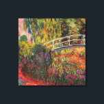 Impressão Em Tela Ponte de água japonesa Lily Pond por Claude Monet<br><div class="desc">"A ponte japonesa Water Lily Pond" é uma paisagem de impressionismo criada pelo pintor francês Impressionismo,  Claude Monet,  em 1900. Mostra o céu cor-de-rosa no fundo e um caminho pela lagoa com íris crescendo ao lado do caminho.</div>