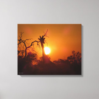 Impressão Em Tela Pôr do sol vermelho e dourado com uma girafa em si