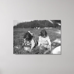 Impressão Em Tela Raparigas que escolhem a fotografia dos arandos