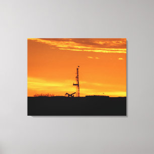 Impressão Em Tela Silhueta do equipamento do Workover no por do sol