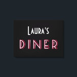 Impressão Em Tela Sinal de Art Deco Diner da Laura<br><div class="desc">O Dinho de Arte Deco da Laura Personaliza este pecado com qualquer nome! Este cartaz do Diner em branco, vermelho e preto é um acessório perfeito para sua na moda. A Arte Deco foi um pastiche de muitos estilos diferentes, às vezes contraditórios, unidos por um desejo de ser moderno no...</div>