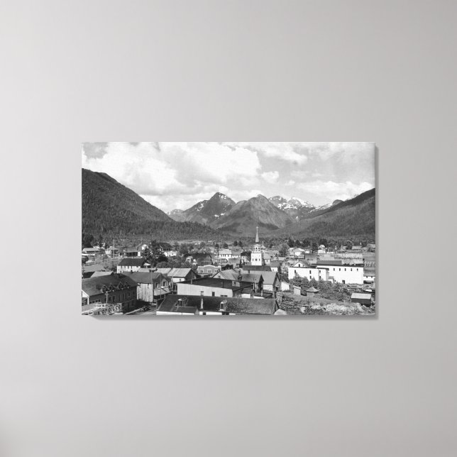 Impressão Em Tela Sitka, Alasca com três irmãs em segundo plano (Frente)