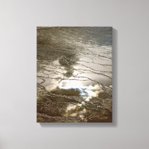 SOL, NUVENS REFLETINDO EM UMA PISCINA TERMAL VULCÂ