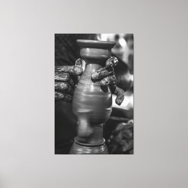 Impressão Em Tela The Master’s Touch: Traditional Pottery Shaping in (Frente)