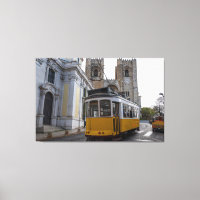 Trama amarela na Catedral de Lisboa em Portugal