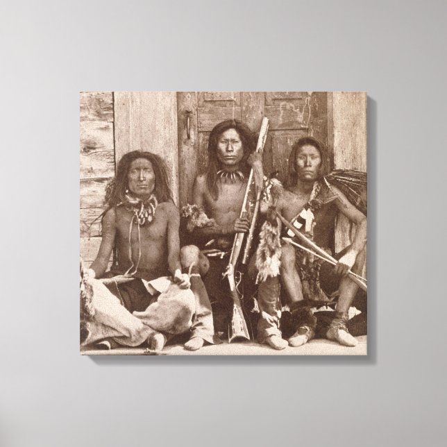 Impressão Em Tela Três Braves Indianas, fotografadas pelo Royal Eng (Frente)