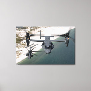 Impressão Em Tela Um Osprey CV-22 e um MH-53 pavimentam o ponto
