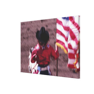 Impressão Em Tela Vaqueira que leva a bandeira americana no rodeio