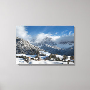 Impressão Em Tela Vila pequena com as montanhas das dolomites na