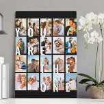 Impressão Em Tela Você é o único romeno colagem de fotos 20 preto<br><div class="desc">Presente de canvas romântica para seu parceiro - perfeito para presente de aniversário de casamento, noivado, proposta etc. O design apresenta um impressão sobredimensionado que diz "Você é o único", exibido como uma sobreposição em suas fotos. O modelo de foto é configurado para que você adicione 20 fotos favoritas, todas...</div>