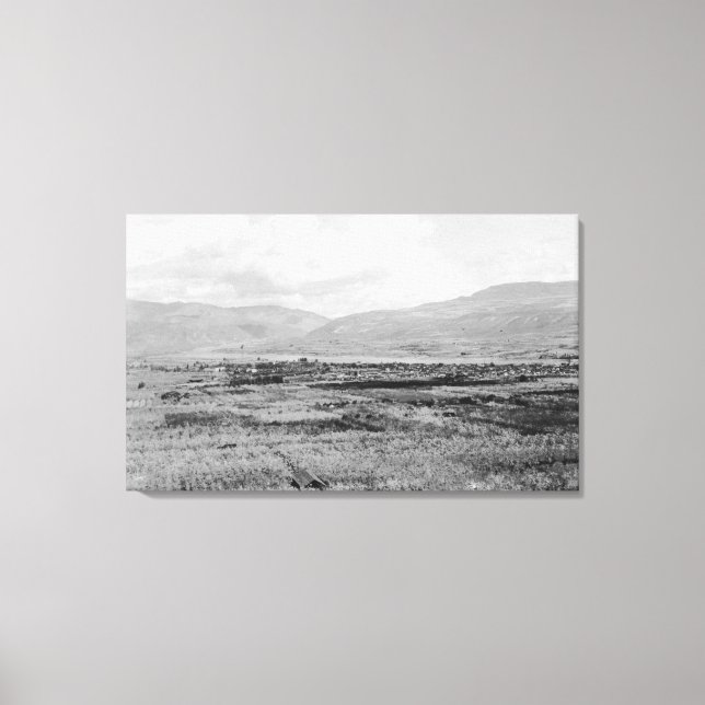 Impressão Em Tela Wenatchee, WA Town View e Orchard Fotografia (Frente)