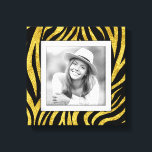 Impressão Em Tela Zebra Dourada de Foto Personalizada<br><div class="desc">Feita para parecer dimensional,  um padrão de impressão zebra preto e ouro cria uma bela imagem para a sua foto favorita nesta canvas. **TIP: Se estiver usando uma placa quadrada,  talvez seja necessário recortar sua foto em um quadrado ANTES de carregá-la para obter melhores resultados.</div>