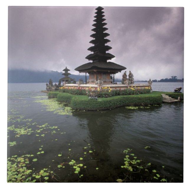 Indonésia, Bali, Templo de Ulun Danu. (Frente)
