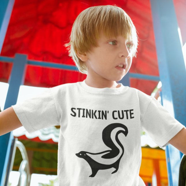 INFANTIL CAMISETA COM TROCADILHO DE BEBÊ FOFO FEDORENTO DE  (Criador carregado)
