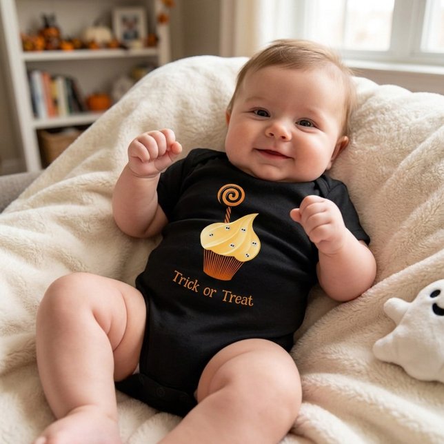 Infantil Camiseta de Halloween com Cupcake Laranja e Texto  (Criador carregado)