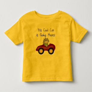 Infantil Camiseta e presentes vermelhos indo do carro dos