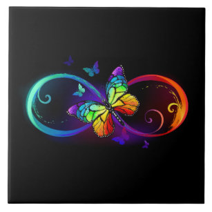 Infinidade vibrante com borboleta arco-íris em pre