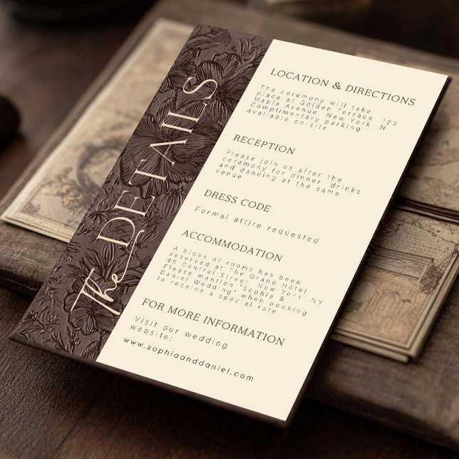 Informações Cartão de Detalhes do Casamento de Chocolate Elega (Share important wedding details with guests using this matching chocolate mocha embossed floral deta)