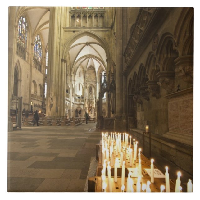 Interior da Catedral de São Pedro em Regensburg (Frente)