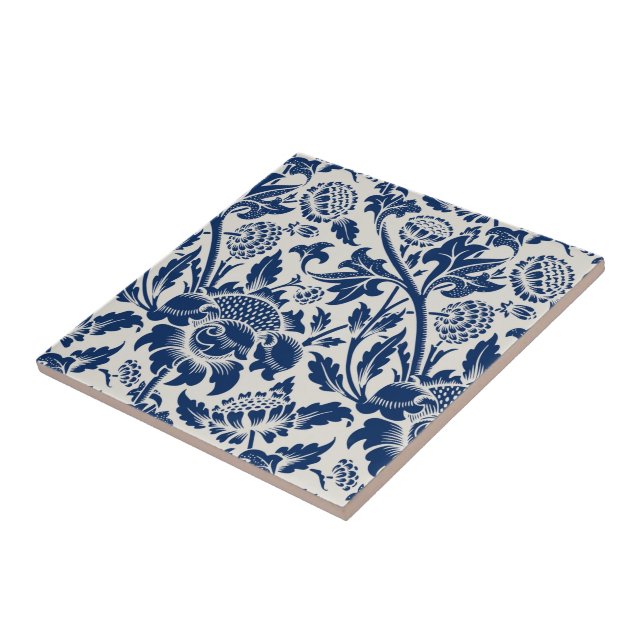 Intricate blue floral pattern on light background (Lateral)