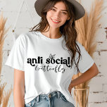Introdução à Tipografia Moderna Anti-Social Butter<br><div class="desc">Anti Social Butterfly Modern Typografia Moderna Introduvert Womens Tshirt Fashion Top apresenta o texto "Anti Social Butterfly" na tipografia moderna da escrita e acentua com uma simples borboleta. Presente perfeito para pessoas introvertidas tanto para ele quanto para ela no aniversário, Natal, Dia de as mães, Dia de os pais e...</div>