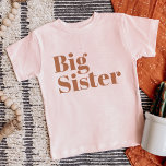 Irmã Grande | Família Irmão Correspondente à Feira<br><div class="desc">Roupa personalizado impresso personalizado com gráfico "Big Sister" em fontes modernas modernas de tendências. Perfeito para uma foto de anúncio de gravidez ou um presente para irmãos mais velhos quando um novo bebê chega! Use as ferramentas de design para editar as cores ou adicionar seu próprio texto e fotos para...</div>