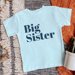 Irmã Grande | Marinho Correspondente à Família Irm<br><div class="desc">Roupa personalizado impresso personalizado com gráfico "Big Sister" em fontes modernas modernas de tendências. Perfeito para uma foto de anúncio de gravidez ou um presente para irmãos mais velhos quando um novo bebê chega! Use as ferramentas de design para editar as cores ou adicionar seu próprio texto e fotos para...</div>