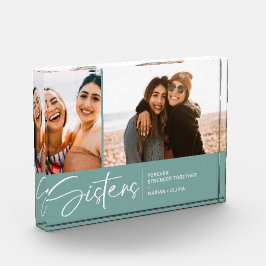 Irmãs Modernas Mantêm Dois Enfumaçados De Foto Tea