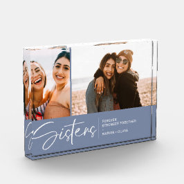 Irmãs Modernas Mantêm o Enfumaçado de Duas Fotogra