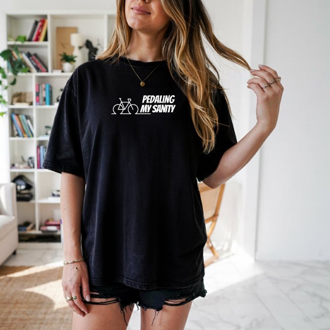 Ironia de Bike Girl preto branco (Bike Girl Irony Shirt. Super-stylish women's biking T-shirt with saying "Pedaling my sanity".)